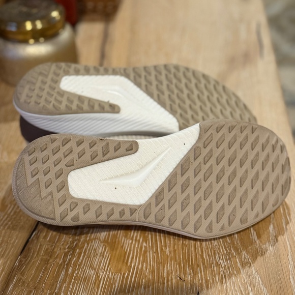 Allbirds Women’s Tree Glider - Picture 6 of 6